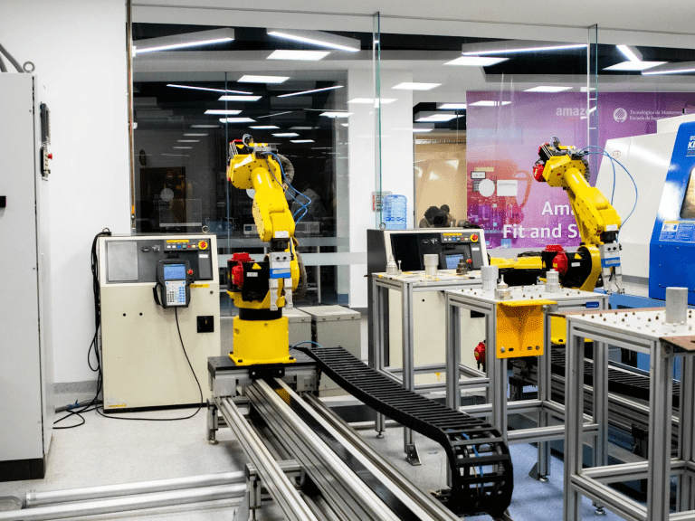 Amazon’s AI & Robotics Revolution: Transforming the Future of Retail